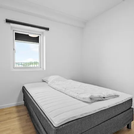 2 Bedroom Stunning In *