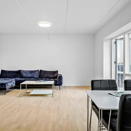Apartment 2 Bedroom Stunning In