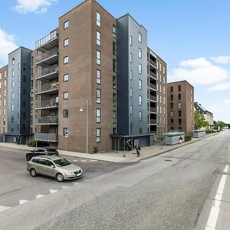 Apartment 2 Bedroom Stunning In *