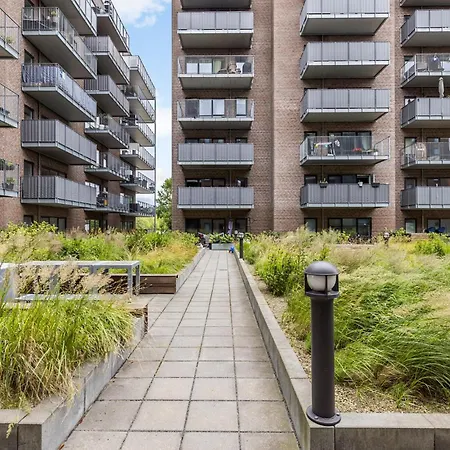2 Bedroom Stunning In Apartment *